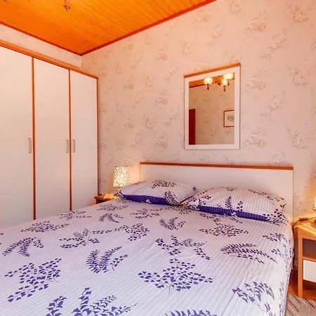 Guest house Cozy Blamax With Beautiful Private Garden Mali Losinj