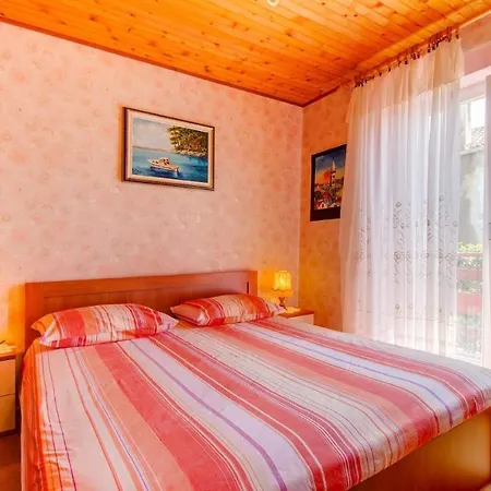 Cozy Blamax With Beautiful Private Garden Affittacamere Mali Lošinj