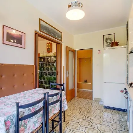 Cozy Blamax With Beautiful Private Garden Affittacamere Mali Lošinj