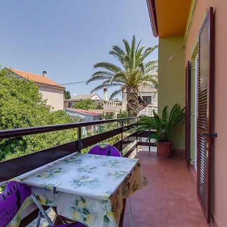 Cozy Blamax With Beautiful Private Garden * Mali Lošinj